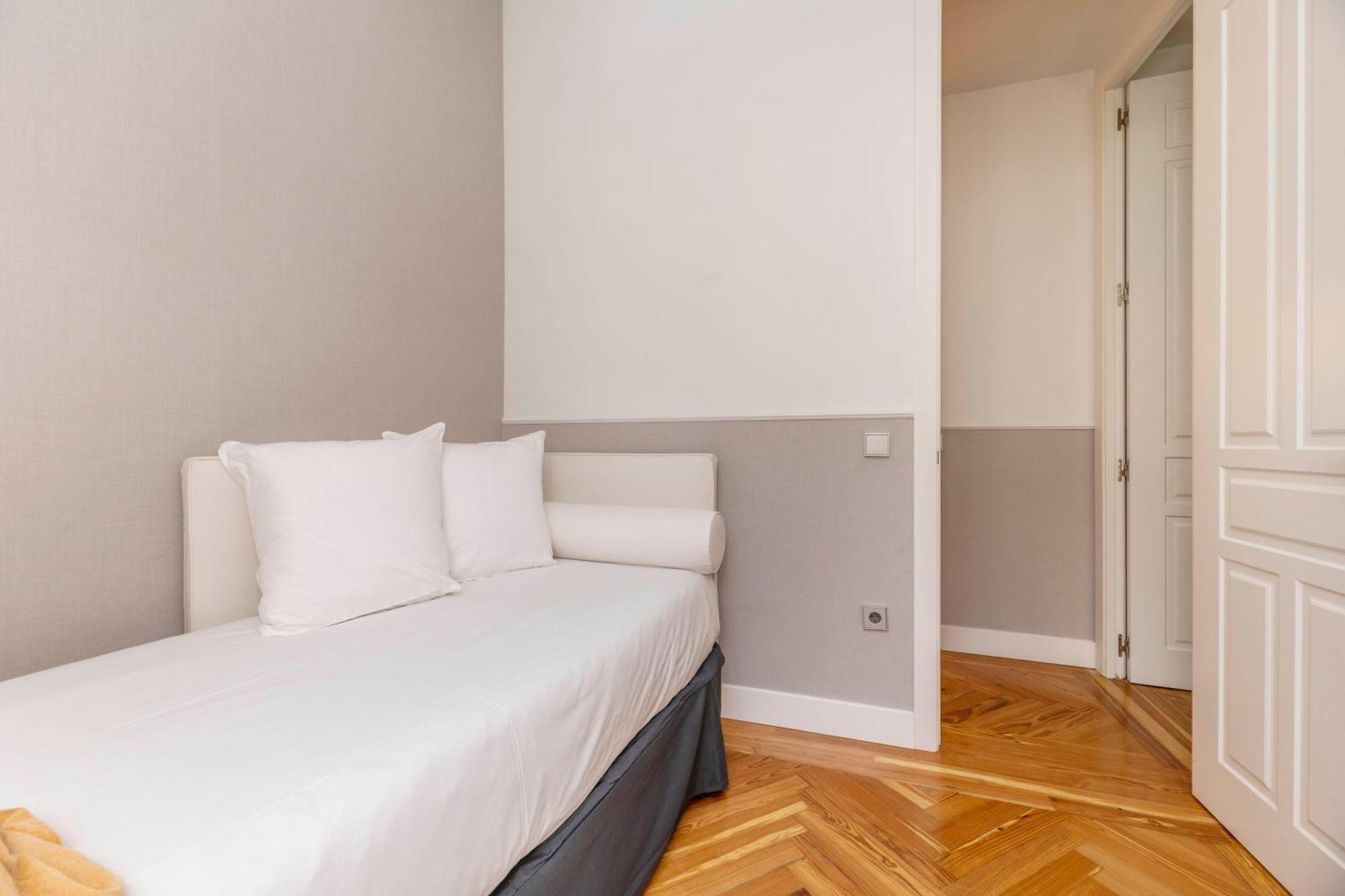 Madrid 1915 Private Suites Room photo